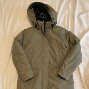 NWOT Everlane ReNew parka - green
